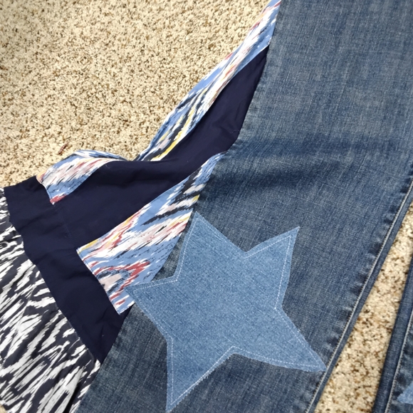 3835 Size 10 Jones New York Chic Blue Flare Jeans with Star Accents - Picture 3 of 6